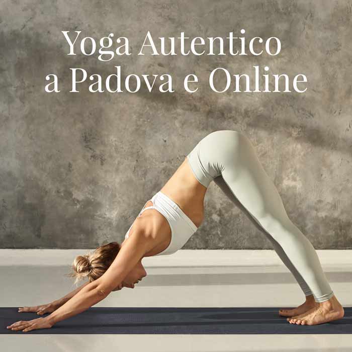Donna che fa hatha yoga a corso yoga Padova o online